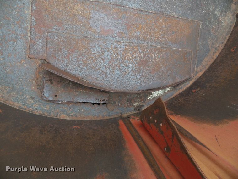 image for item DH4773 International 750 tub grinder