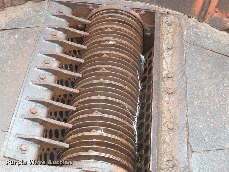 image for item DH4773 International 750 tub grinder