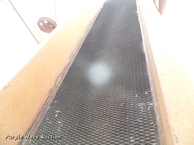 image for item DH4773 International 750 tub grinder