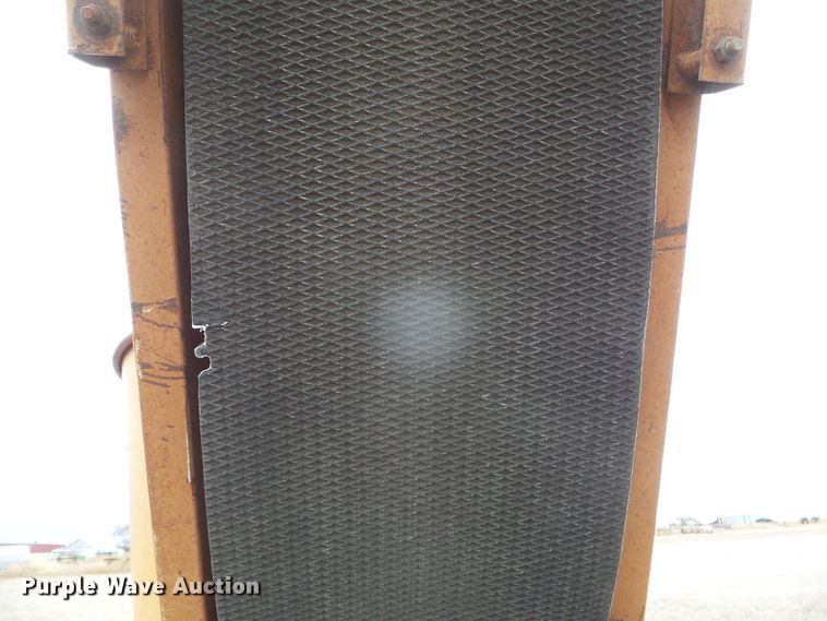 image for item DH4773 International 750 tub grinder