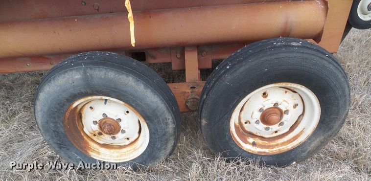 image for item DH4773 International 750 tub grinder