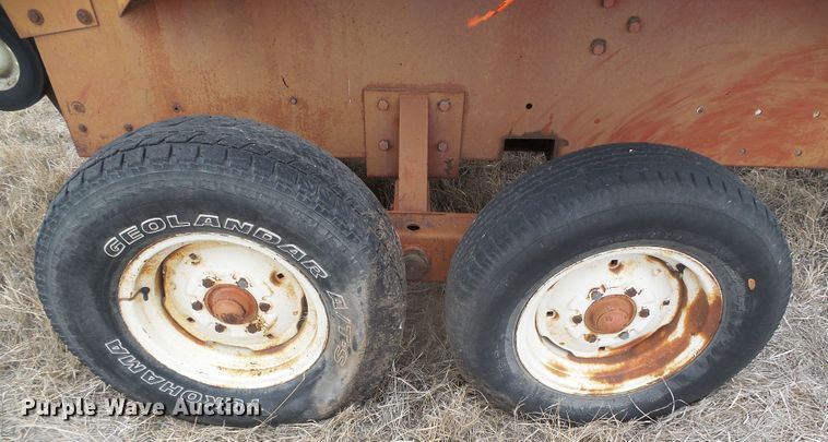 image for item DH4773 International 750 tub grinder