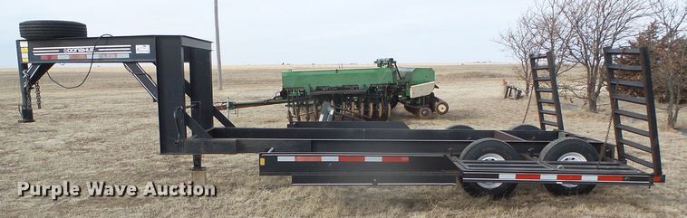 image for item DH4777 2005 Donahue EXG-160 windrower trailer