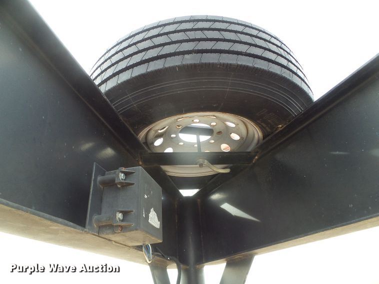 image for item DH4777 2005 Donahue EXG-160 windrower trailer