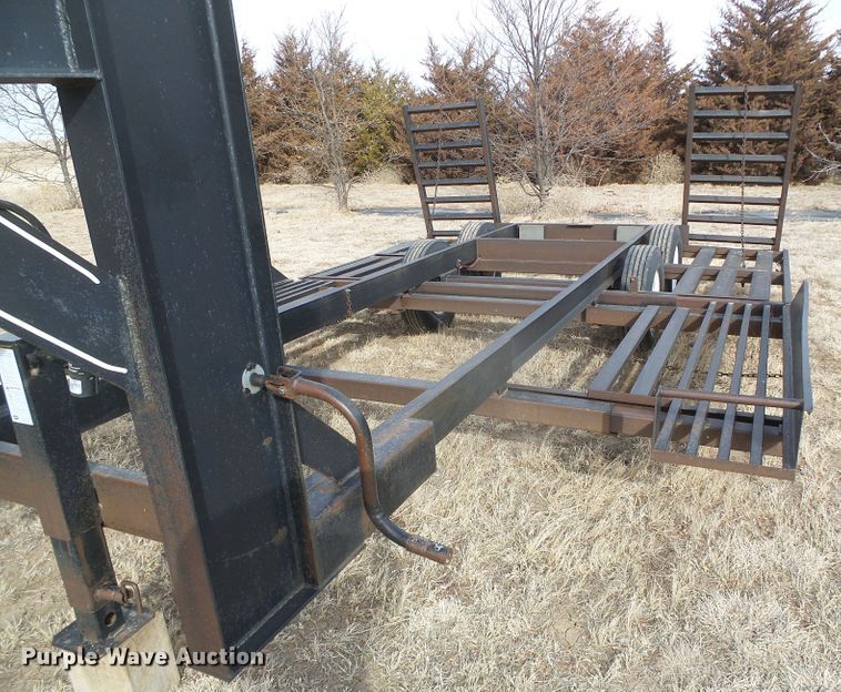 image for item DH4777 2005 Donahue EXG-160 windrower trailer