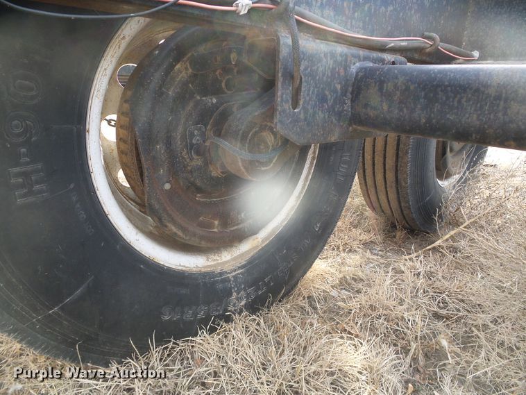 image for item DH4777 2005 Donahue EXG-160 windrower trailer