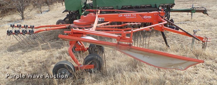 image for item DH4778 Kuhn GA4220TH hay rake