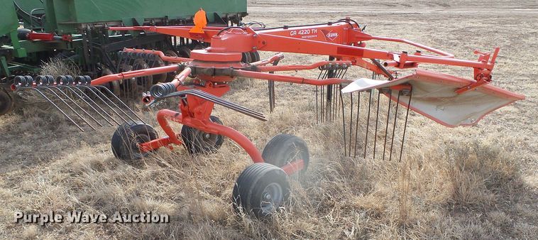 image for item DH4778 Kuhn GA4220TH hay rake
