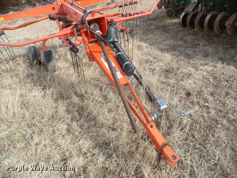 image for item DH4778 Kuhn GA4220TH hay rake