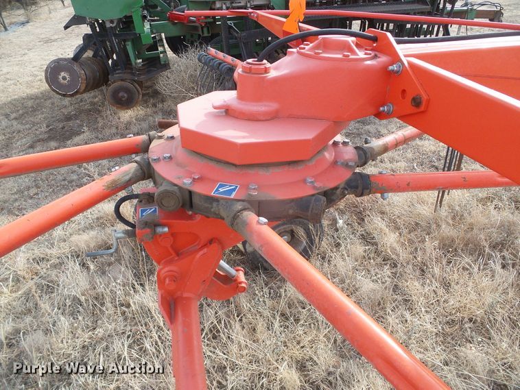 image for item DH4778 Kuhn GA4220TH hay rake
