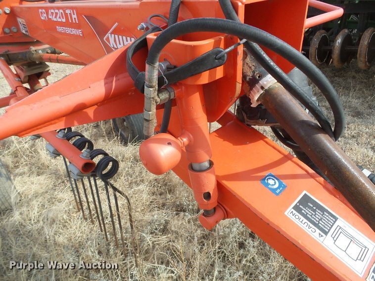 image for item DH4778 Kuhn GA4220TH hay rake