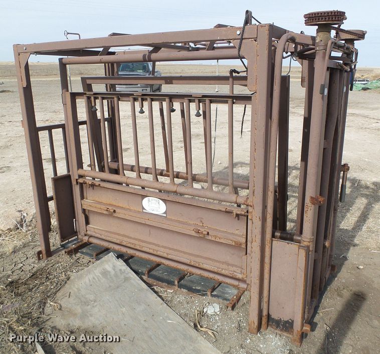 image for item DH4779 Blattner B Bar D livestock chute