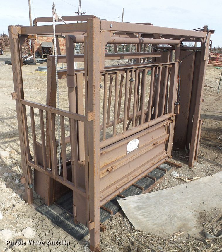 image for item DH4779 Blattner B Bar D livestock chute