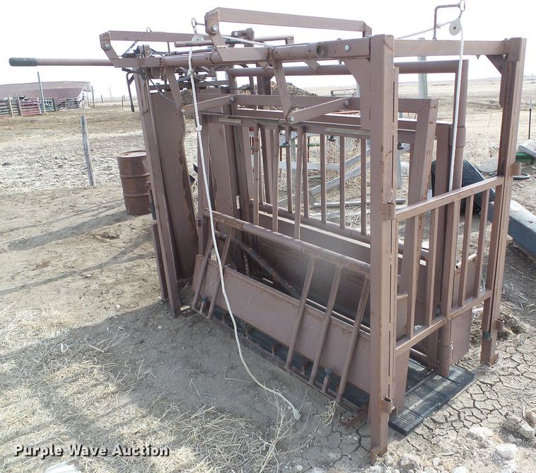 image for item DH4779 Blattner B Bar D livestock chute