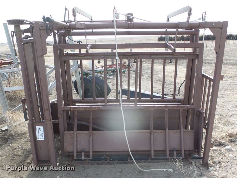 image for item DH4779 Blattner B Bar D livestock chute