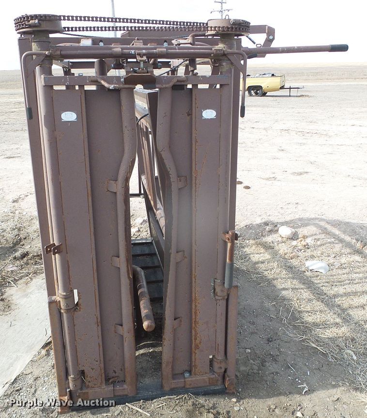 image for item DH4779 Blattner B Bar D livestock chute