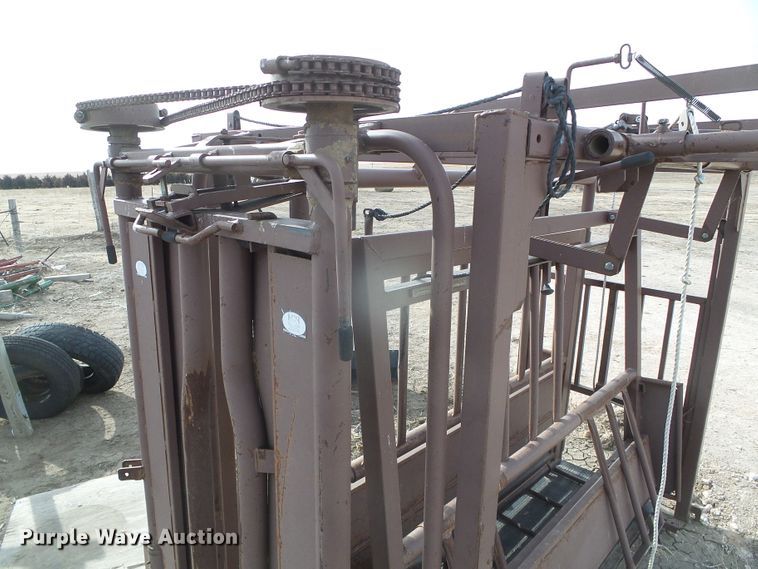 image for item DH4779 Blattner B Bar D livestock chute
