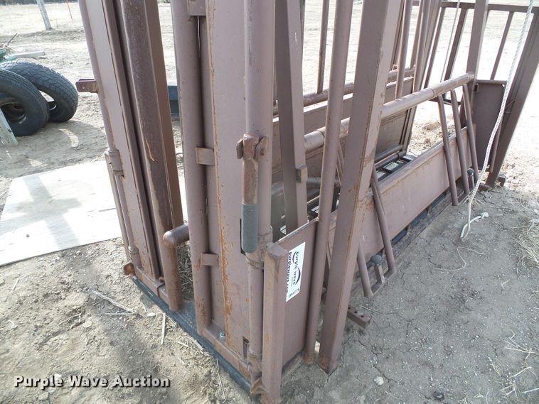 image for item DH4779 Blattner B Bar D livestock chute