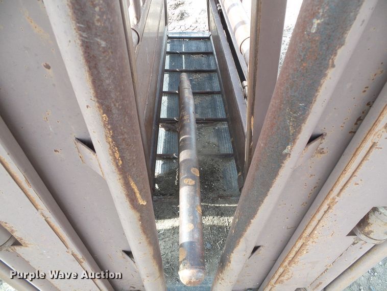image for item DH4779 Blattner B Bar D livestock chute