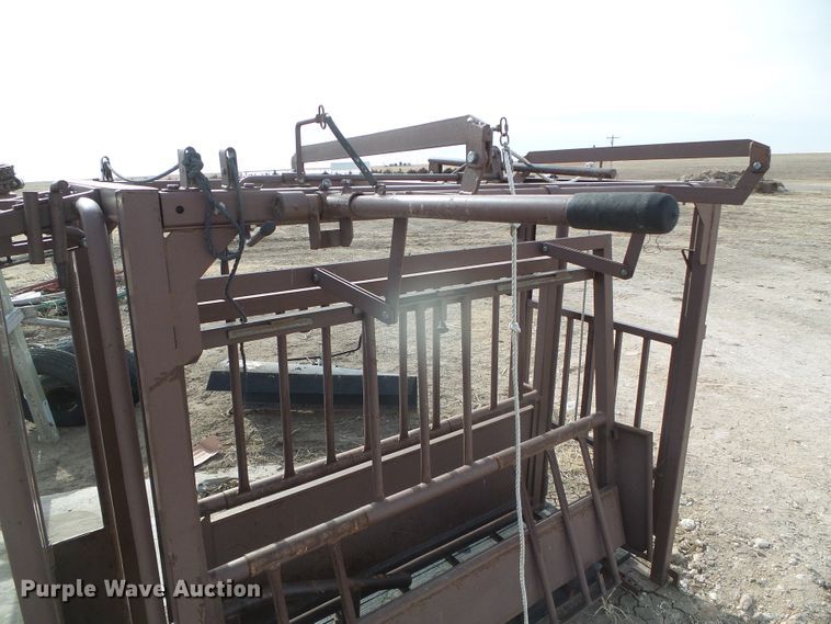 image for item DH4779 Blattner B Bar D livestock chute