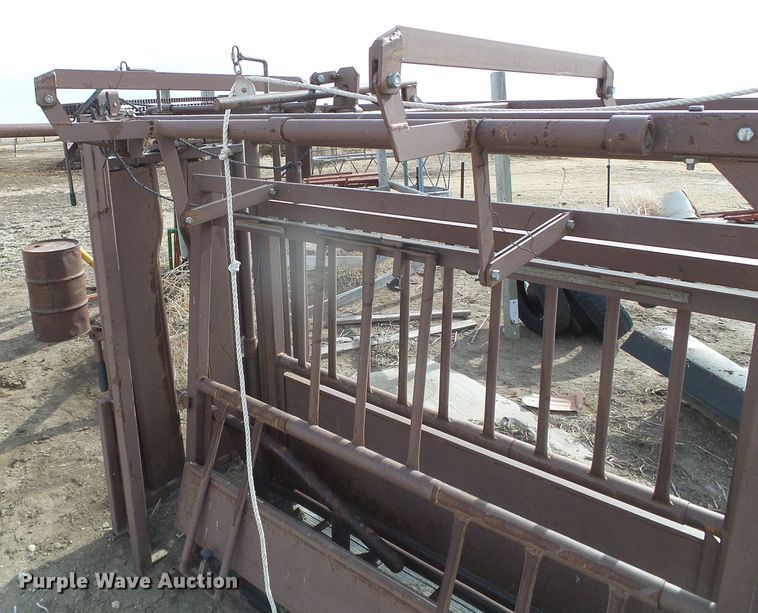 image for item DH4779 Blattner B Bar D livestock chute
