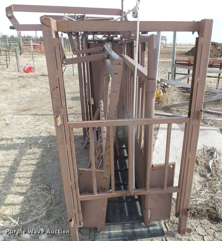 image for item DH4779 Blattner B Bar D livestock chute