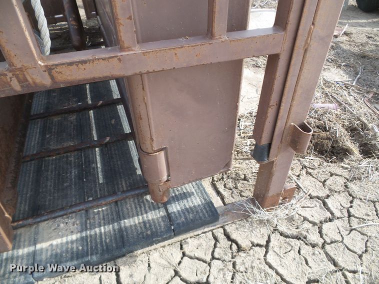 image for item DH4779 Blattner B Bar D livestock chute