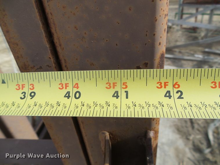 image for item DH4779 Blattner B Bar D livestock chute