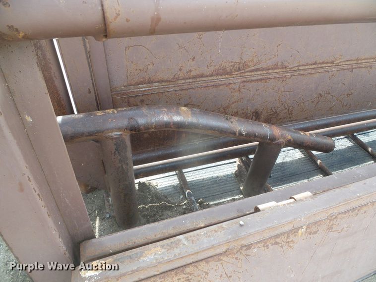 image for item DH4779 Blattner B Bar D livestock chute