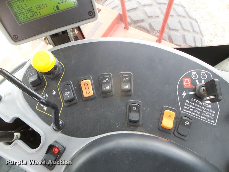 image for item DH4780 2014 New Holland Speedrower 240 windrower