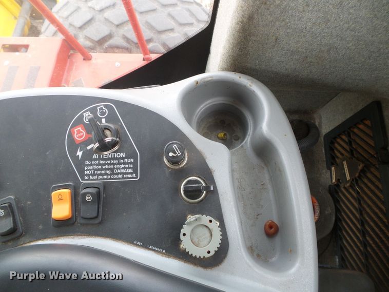 image for item DH4780 2014 New Holland Speedrower 240 windrower