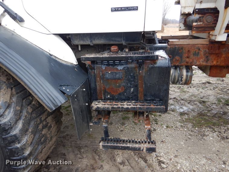 image for item DH6354 1999 Sterling L-Line applicator truck