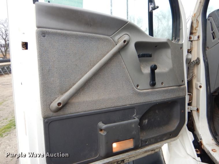 image for item DH6354 1999 Sterling L-Line applicator truck