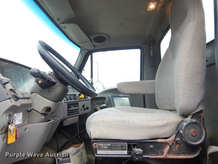 image for item DH6354 1999 Sterling L-Line applicator truck