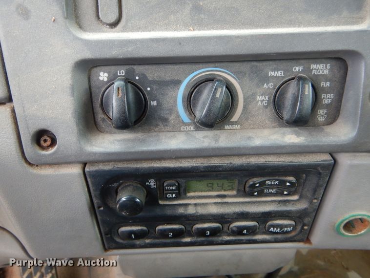 image for item DH6354 1999 Sterling L-Line applicator truck