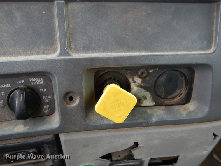 image for item DH6354 1999 Sterling L-Line applicator truck