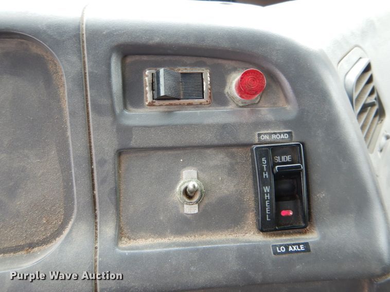 image for item DH6354 1999 Sterling L-Line applicator truck