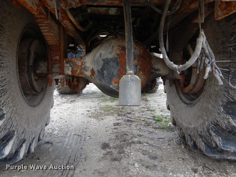 image for item DH6354 1999 Sterling L-Line applicator truck