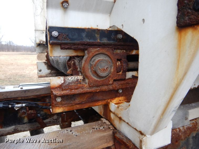 image for item DH6354 1999 Sterling L-Line applicator truck