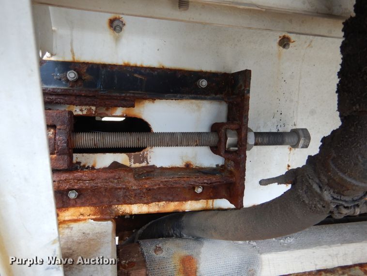 image for item DH6354 1999 Sterling L-Line applicator truck