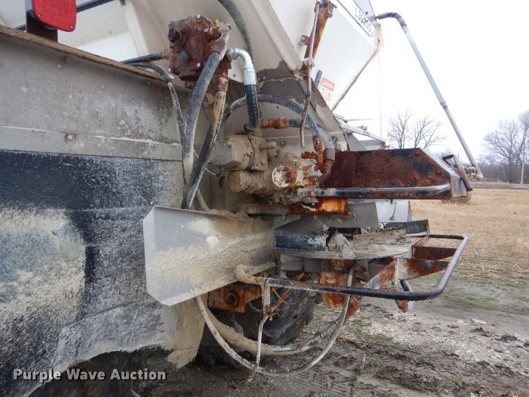 image for item DH6354 1999 Sterling L-Line applicator truck