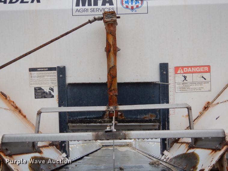 image for item DH6354 1999 Sterling L-Line applicator truck