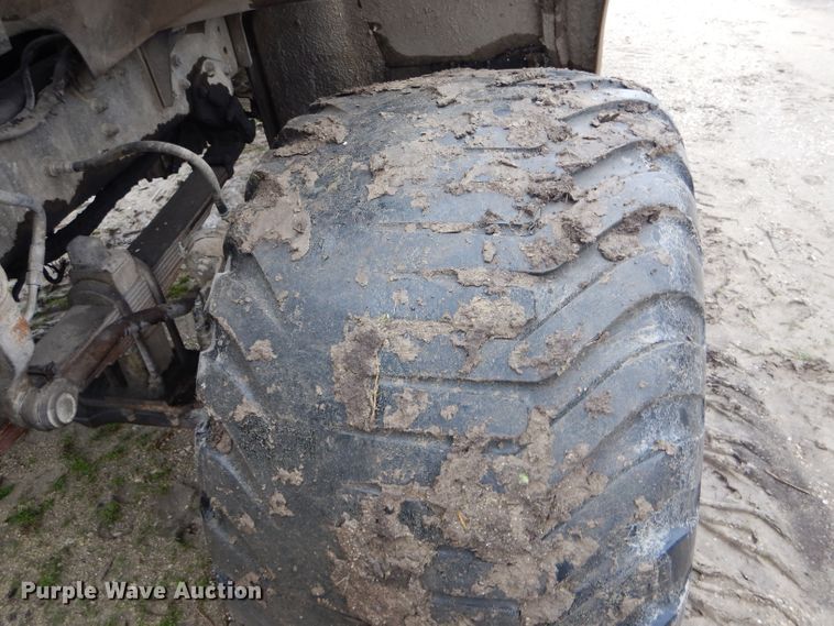 image for item DH6354 1999 Sterling L-Line applicator truck