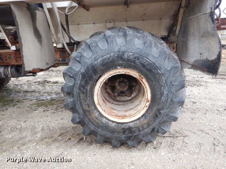 image for item DH6354 1999 Sterling L-Line applicator truck