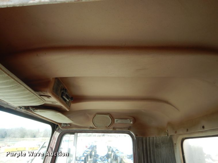 image for item DH6406 1978 Kenworth W900A fertilizer delivery truck