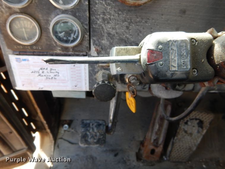 image for item DH6406 1978 Kenworth W900A fertilizer delivery truck