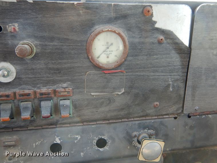 image for item DH6406 1978 Kenworth W900A fertilizer delivery truck