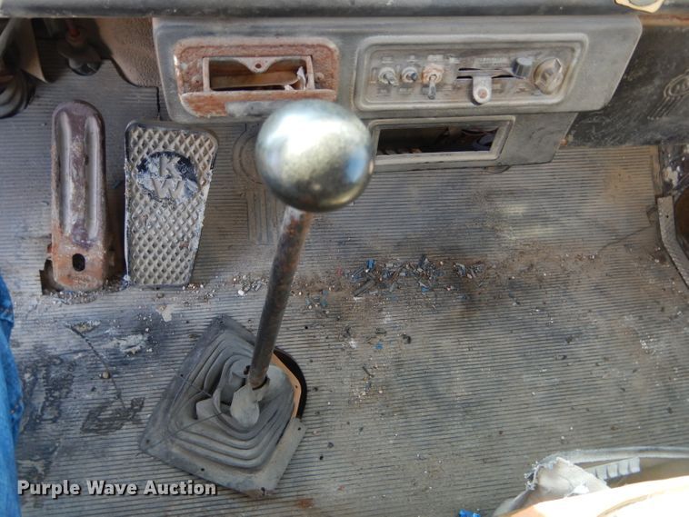 image for item DH6406 1978 Kenworth W900A fertilizer delivery truck