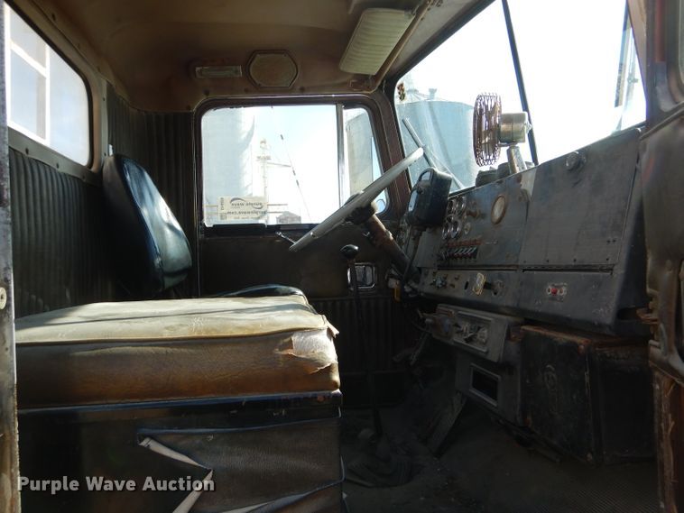 image for item DH6406 1978 Kenworth W900A fertilizer delivery truck