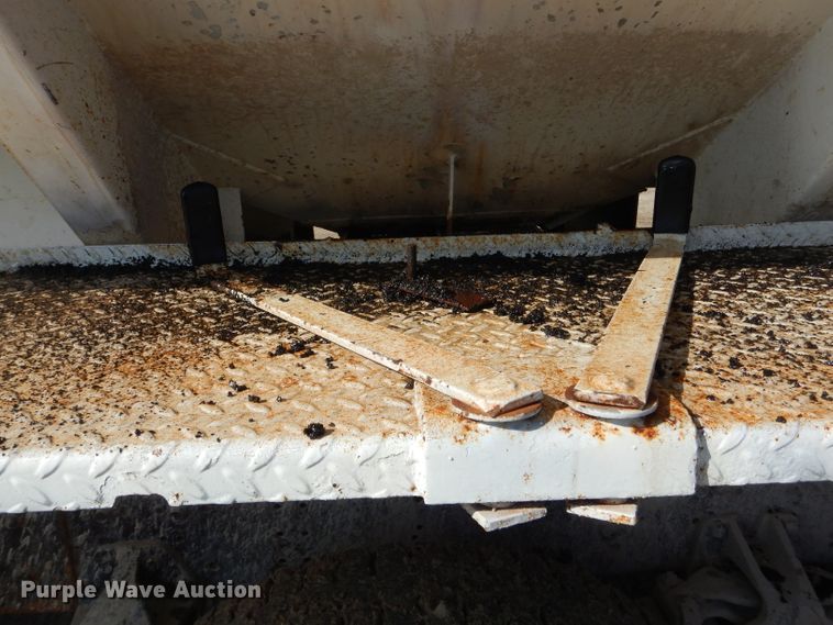 image for item DH6406 1978 Kenworth W900A fertilizer delivery truck